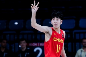 表现不俗！张博源半场11投6中&amp;罚球5中5 得到17分4篮板